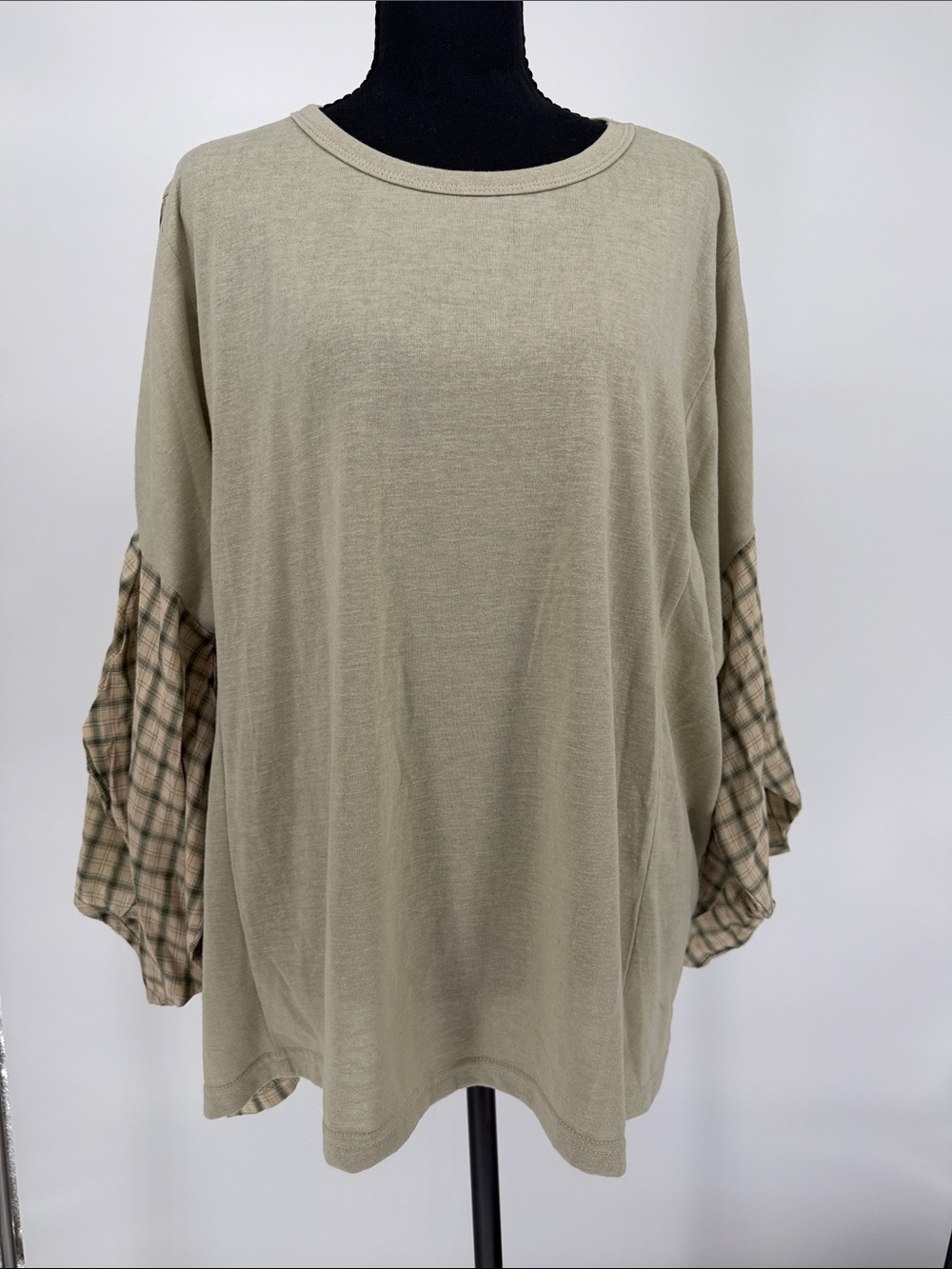 NWT Beige Boho Mixed-Media Tunic Top with Flowy Plaid Sleeves - easel M